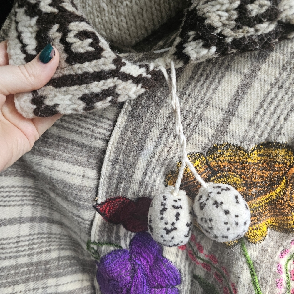 Floral Embroidered Poncho with Patterned Collar - Picture 7 of 8